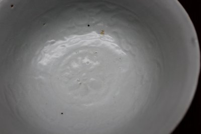 卵白釉印纹大碗