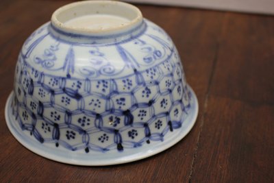 青花璎珞龟背锦纹碗