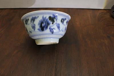 青花缠枝纹茶盏