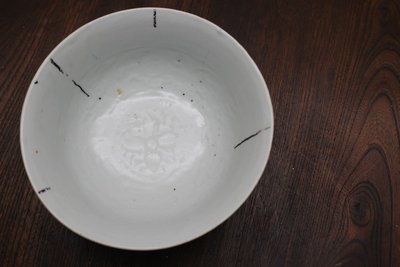 卵白釉印纹大碗