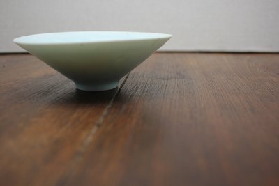 影青釉刻花斗笠盏