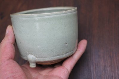 龙泉窑三足炉