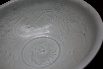 影青釉针挑工三凤纹碗