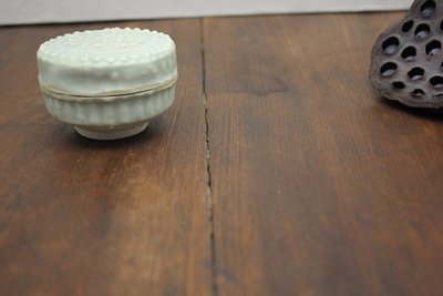 影青釉模印花菊纹盖盒