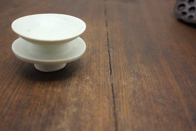 青白釉连体盏托套