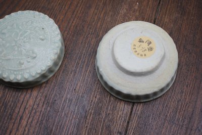 影青釉模印花菊纹盖盒